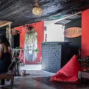 https://two-peace-house.tophotelslangkawi.com